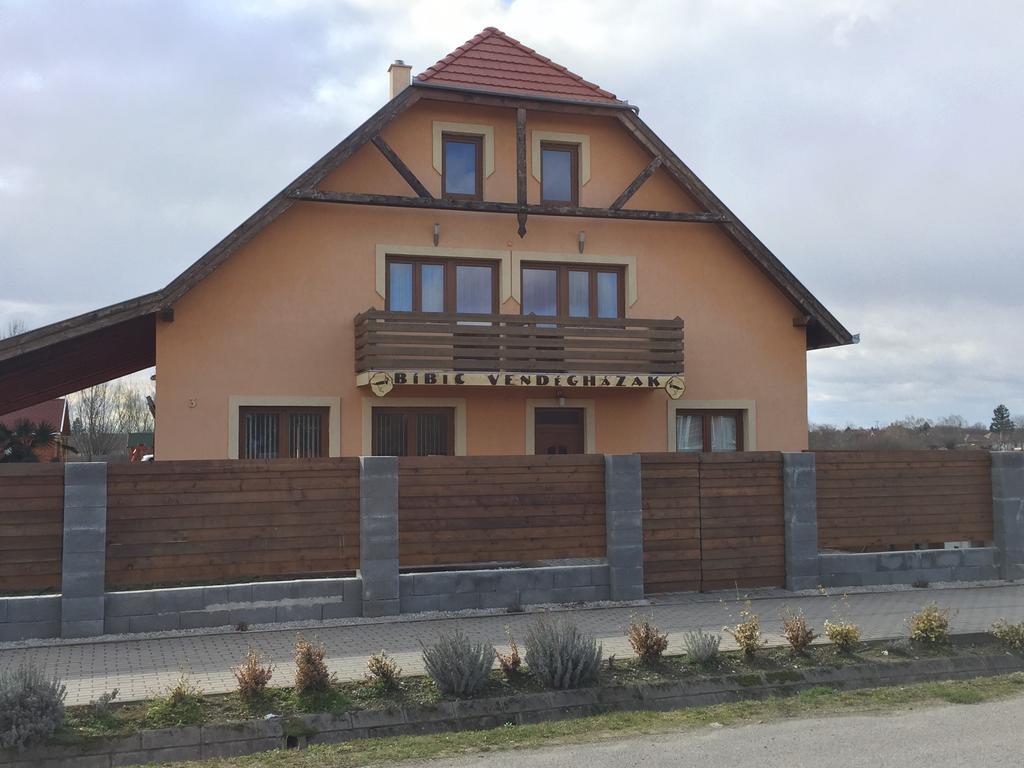 Bibic Vendeghazak Hotel Nagybajom Exterior photo