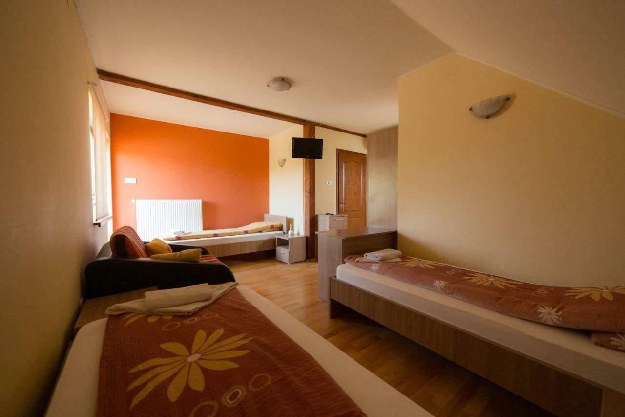 Bibic Vendeghazak Hotel Nagybajom Exterior photo